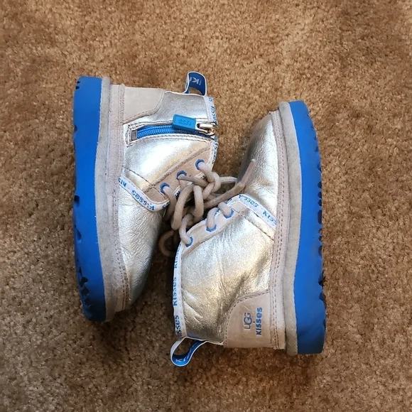 UGG Kids Kisses Neumel Zipper Boots - Picture 8 of 12